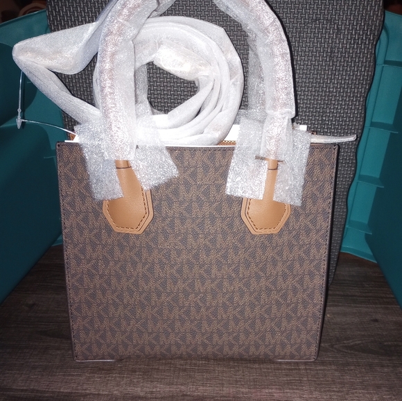 Micheal Kors Brown Mercer Messenger Bag - Picture 6 of 6